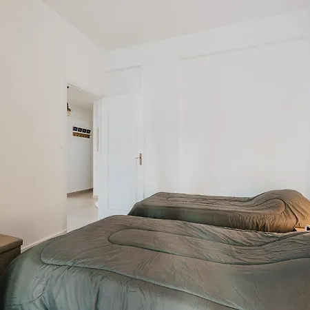 T3 Centre D'intra-muros, Proche Plages Apartment